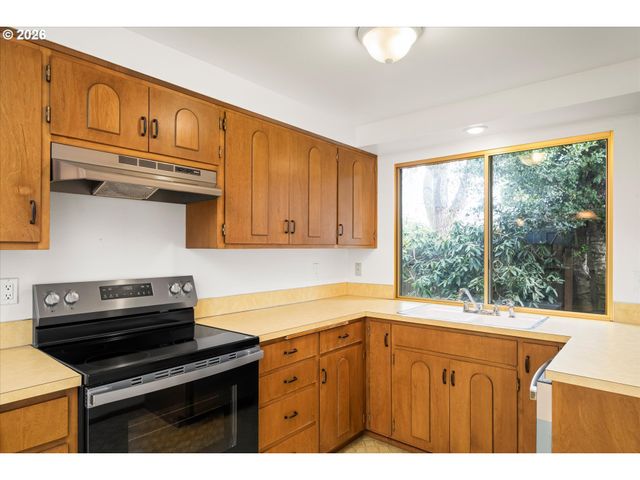 948 V St, Springfield, OR 97477