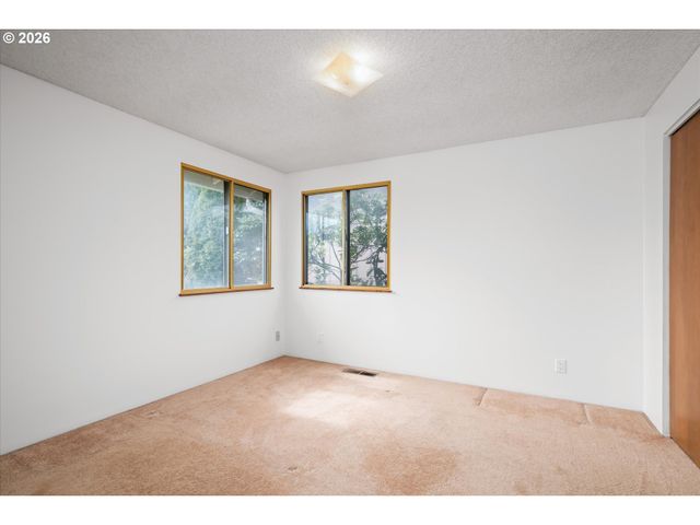 948 V St, Springfield, OR 97477