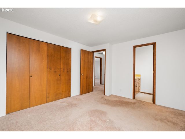 948 V St, Springfield, OR 97477