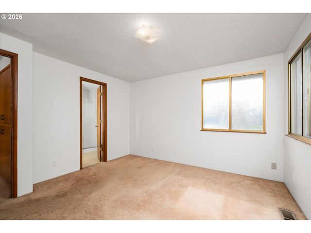 948 V St, Springfield, OR 97477