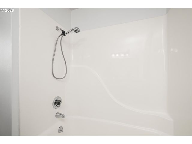 948 V St, Springfield, OR 97477