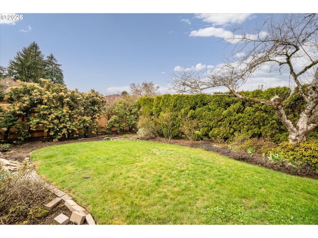 948 V St, Springfield, OR 97477