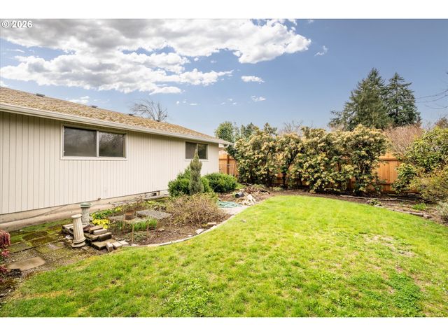 948 V St, Springfield, OR 97477