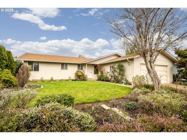 948 V St, Springfield, OR 97477