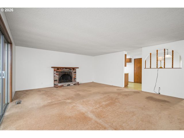 948 V St, Springfield, OR 97477