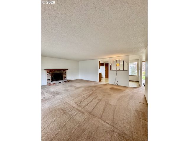 948 V St, Springfield, OR 97477