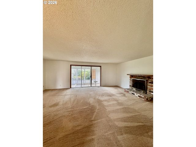 948 V St, Springfield, OR 97477