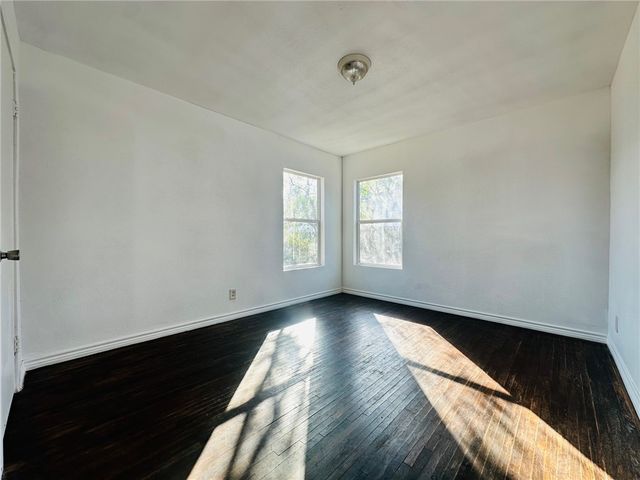 932 S 16th St, Kingsville, TX 78363