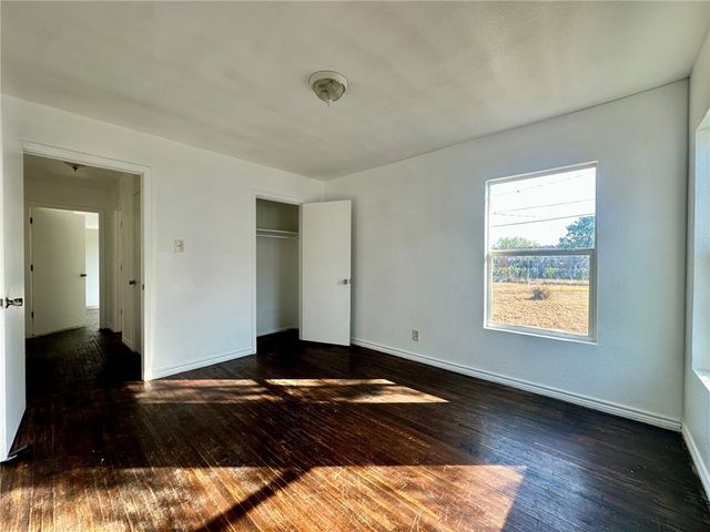 932 S 16th St, Kingsville, TX 78363