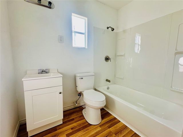 932 S 16th St, Kingsville, TX 78363