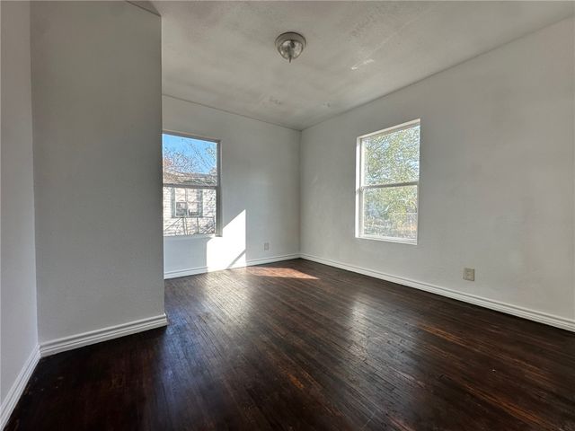 932 S 16th St, Kingsville, TX 78363