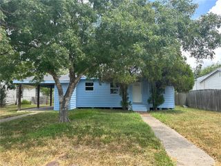 932 S 16th St, Kingsville, TX 78363
