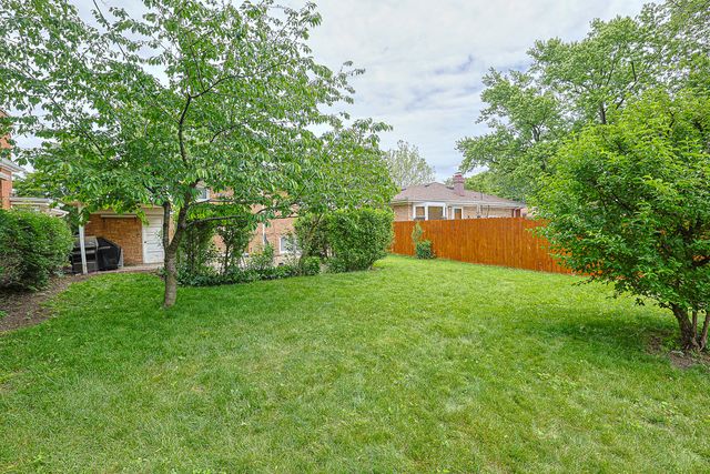 5505 Keeney Street, Morton Grove, IL 60053