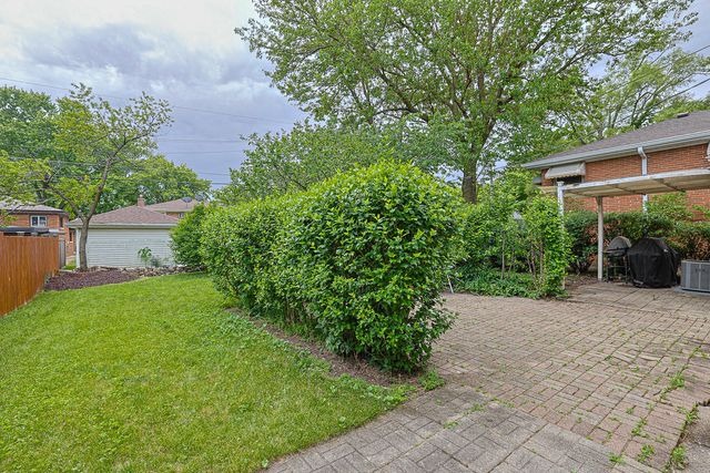 5505 Keeney Street, Morton Grove, IL 60053