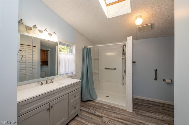 8 Schuberts Alley, Olmsted Twp, OH 44138