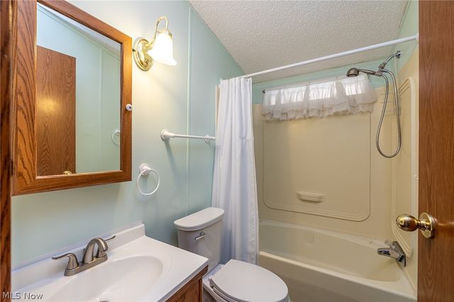 8 Schuberts Alley, Olmsted Twp, OH 44138