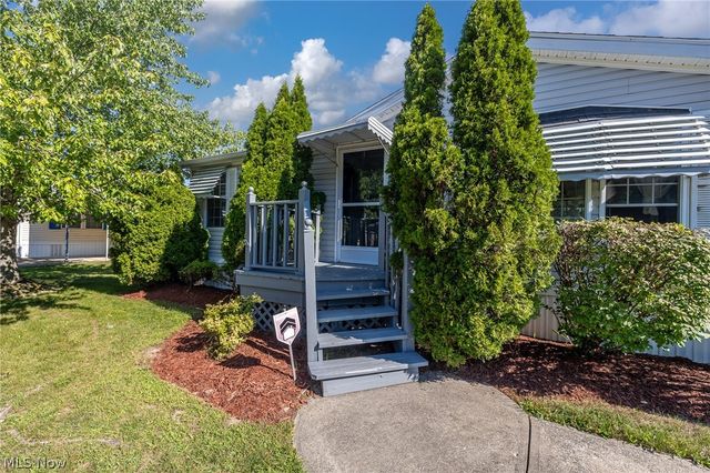 8 Schuberts Alley, Olmsted Twp, OH 44138