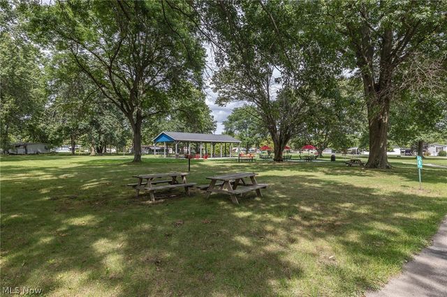 8 Schuberts Alley, Olmsted Twp, OH 44138