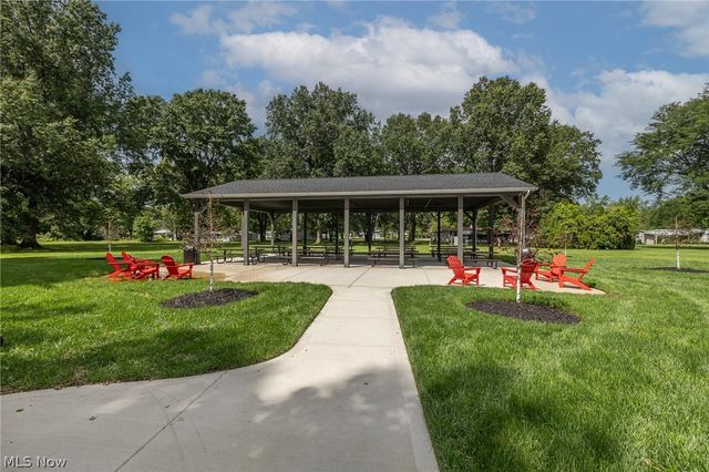 8 Schuberts Alley, Olmsted Twp, OH 44138