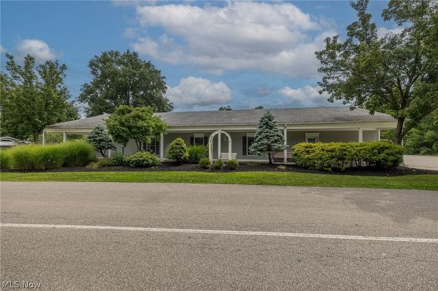 8 Schuberts Alley, Olmsted Twp, OH 44138