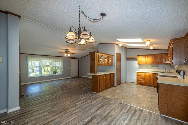 8 Schuberts Alley, Olmsted Twp, OH 44138