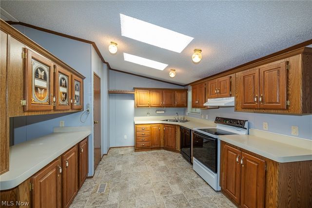 8 Schuberts Alley, Olmsted Twp, OH 44138