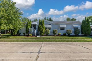 8 Schuberts Alley, Olmsted Twp, OH 44138