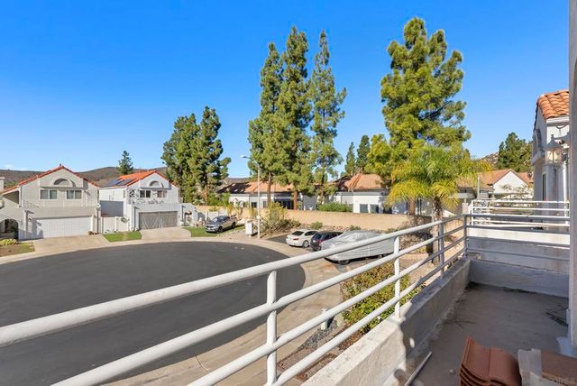 10529 Flora Verda Ct, Santee, CA 92071