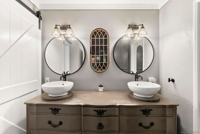 10529 Flora Verda Ct, Santee, CA 92071