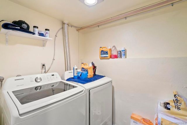 10529 Flora Verda Ct, Santee, CA 92071