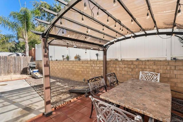 10529 Flora Verda Ct, Santee, CA 92071