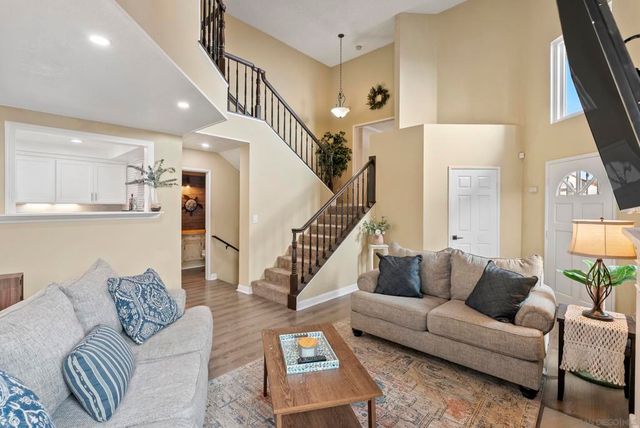 10529 Flora Verda Ct, Santee, CA 92071