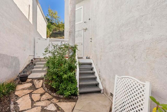 10529 Flora Verda Ct, Santee, CA 92071