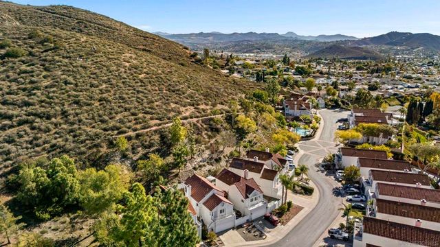 10529 Flora Verda Ct, Santee, CA 92071