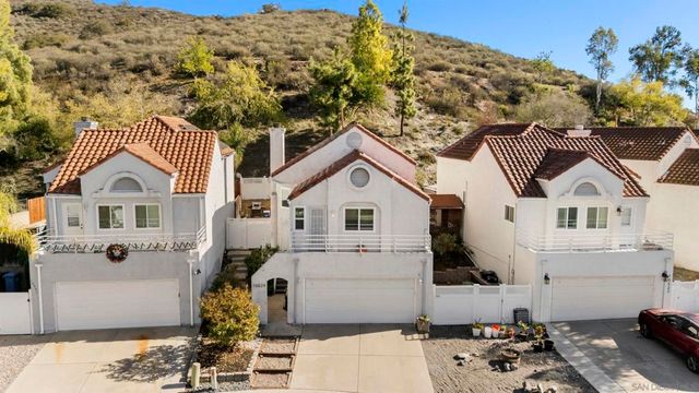 10529 Flora Verda Ct, Santee, CA 92071