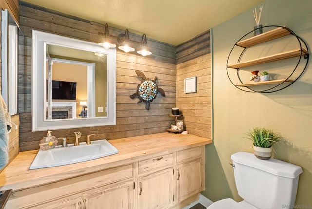 10529 Flora Verda Ct, Santee, CA 92071