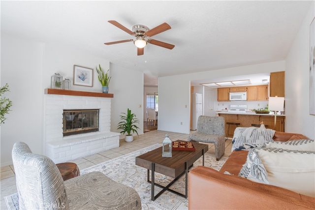 927 Saint Ann Drive, Paso Robles, CA 93446