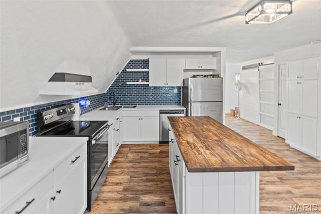 741 E Lake Drive, Edwardsville, IL 62025