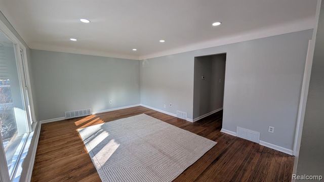 3837 Katherine St, Dearborn, MI 48124