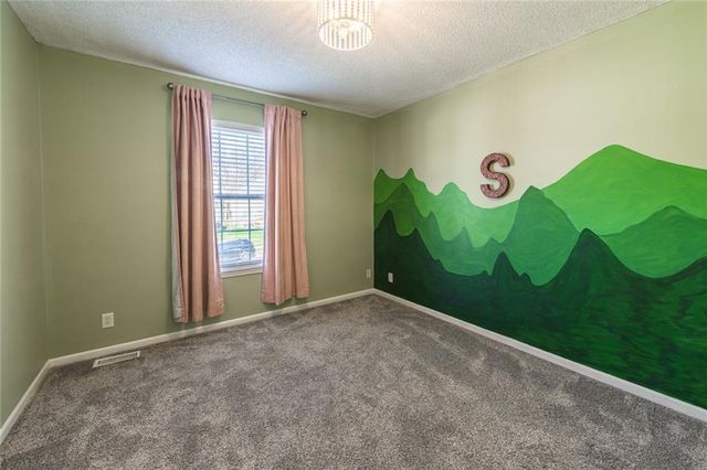 7419 N HICKORY Street, Kansas City, MO 64118