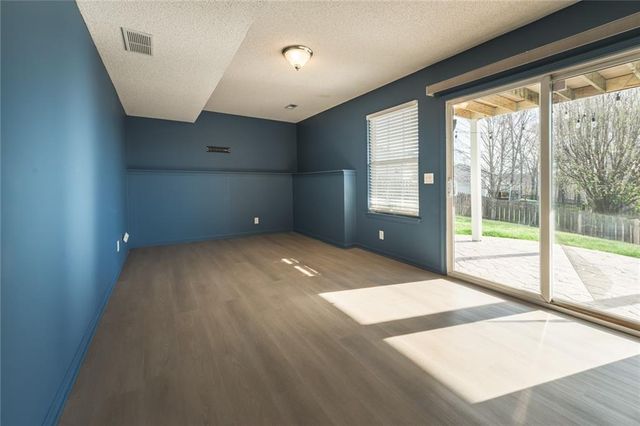 7419 N HICKORY Street, Kansas City, MO 64118