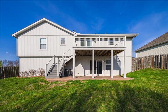 7419 N HICKORY Street, Kansas City, MO 64118