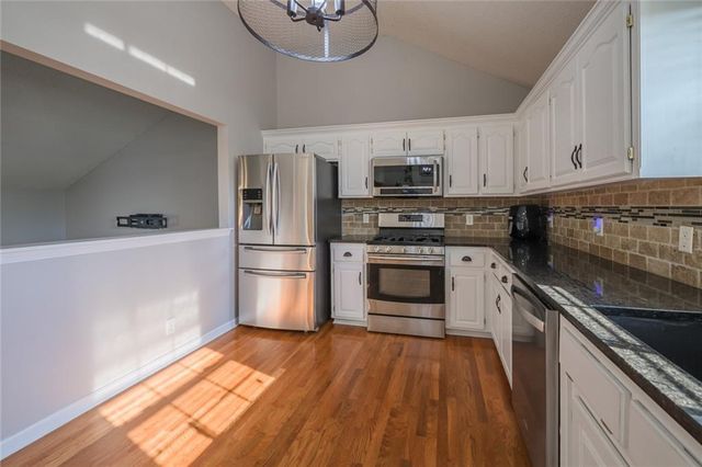 7419 N HICKORY Street, Kansas City, MO 64118