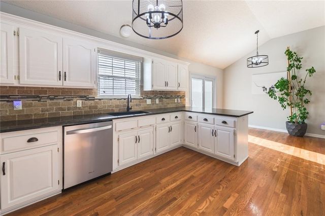 7419 N HICKORY Street, Kansas City, MO 64118