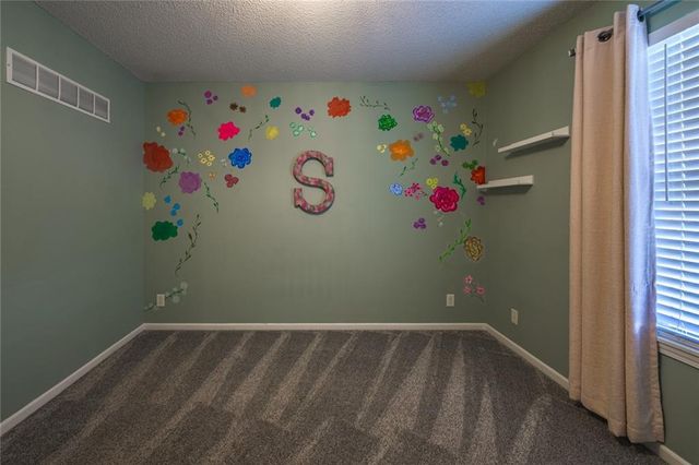 7419 N HICKORY Street, Kansas City, MO 64118