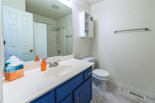 7419 N HICKORY Street, Kansas City, MO 64118