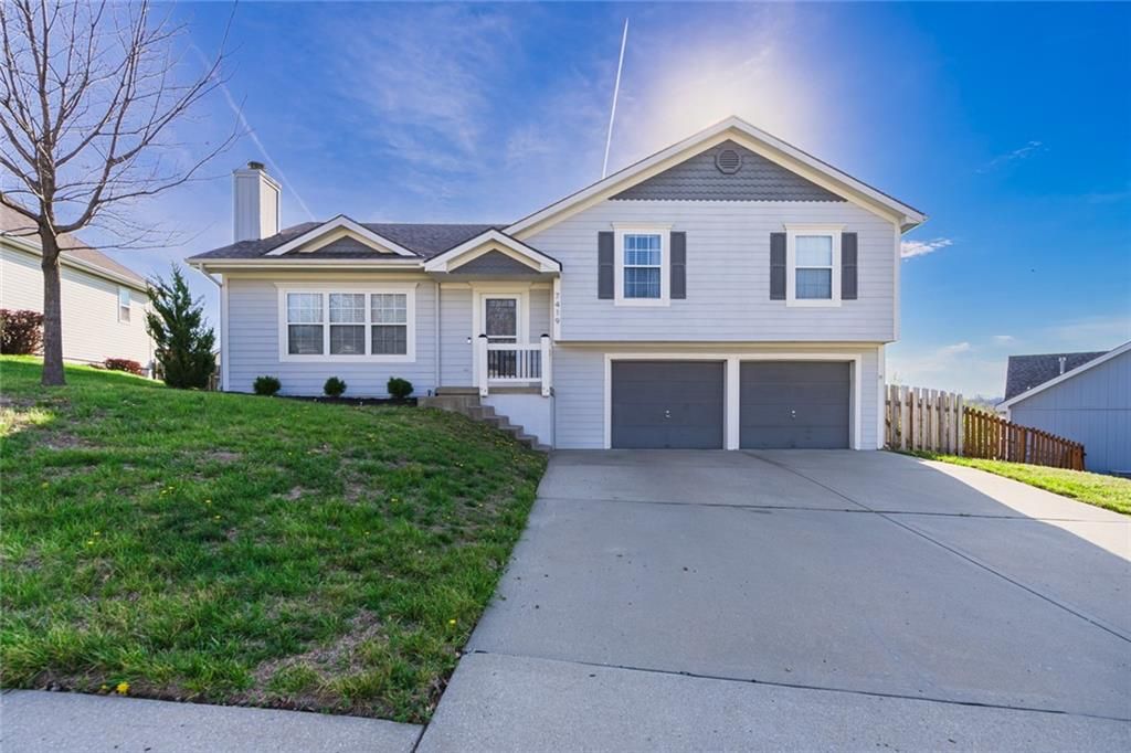 7419 N HICKORY Street, Kansas City, MO 64118