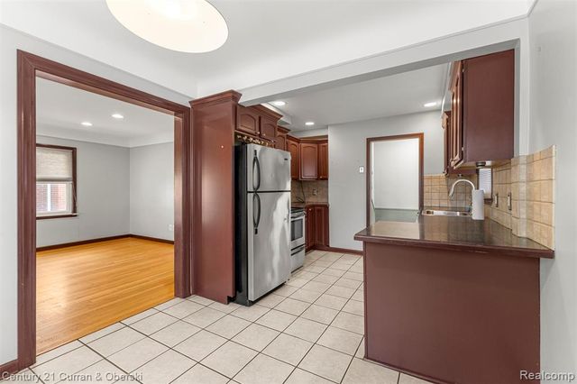 9299 Becker Avenue, Allen Park, MI 48101