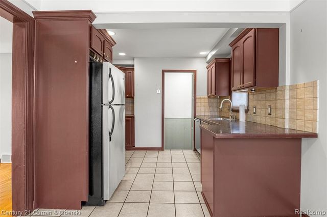 9299 Becker Avenue, Allen Park, MI 48101