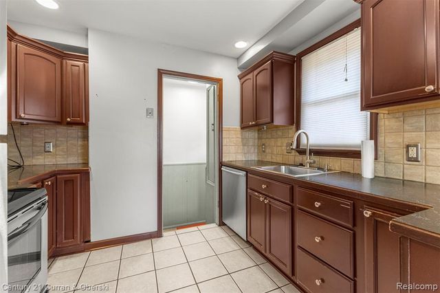 9299 Becker Avenue, Allen Park, MI 48101